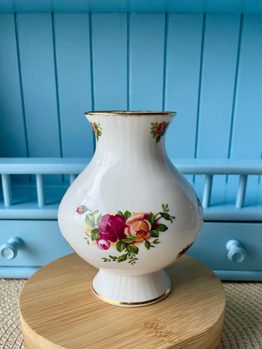 Vintage Royal Albert Old Country Roses Footed Bud Vase: Collectible Vase, Fine Bone China, Beautiful Red Yellow Roses Decor, Made in England