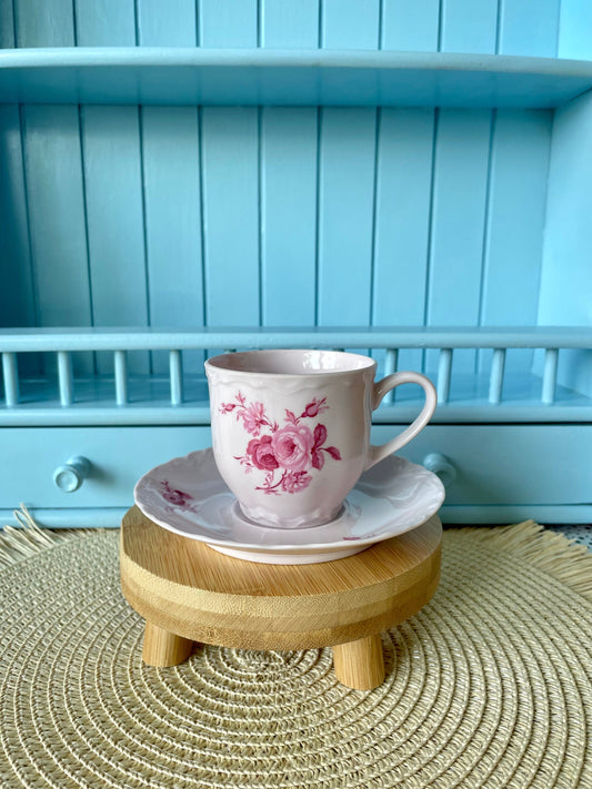Pink Porcelain Elegance: Hutschenreuther Teacup & Saucer with Sculptured Rim, Rose Decor – A Unique Gift of Timeless Charm Made in Germany