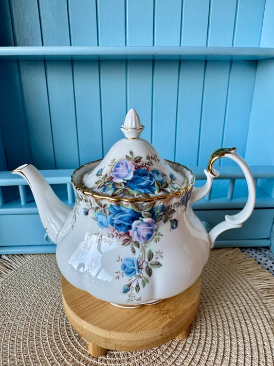 Very Rare Hard To Find "Medium" Royal Albert "Moonlight Rose" Tea Pot, Beautiful 0,8L TeaPot, Fine Bone China, Blue Roses Decor, England
