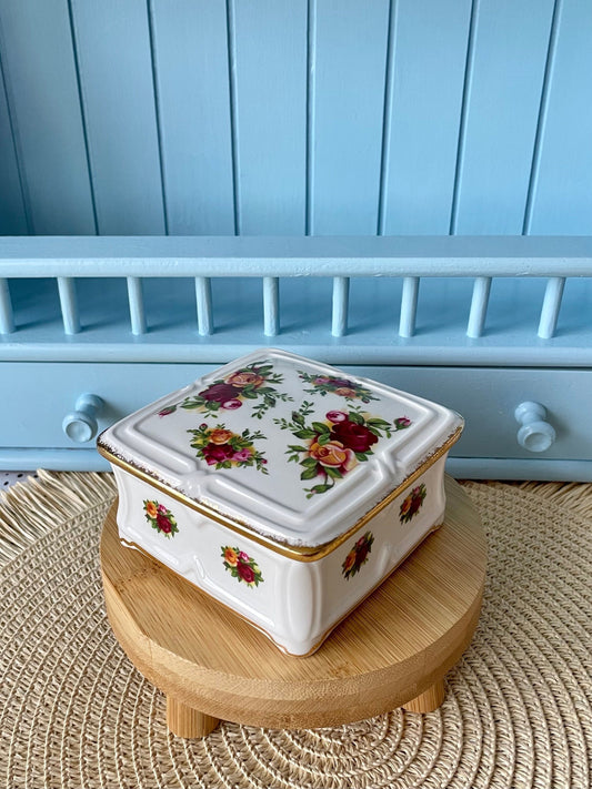 Vintage Royal Albert "Old Country Roses" Trinket Dish With Lid, First Edition, Fine Bone China, Previously Loved Vintage, Perfect Gift Mom
