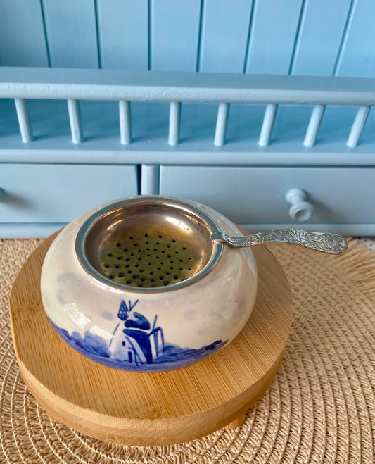 Beautiful Silver Plated Tea Strainer 'Delft Blauw', Previously Loved, Collectors Item, Vintage Gift, Porcelain Drip Bowl, Handpainted Delft