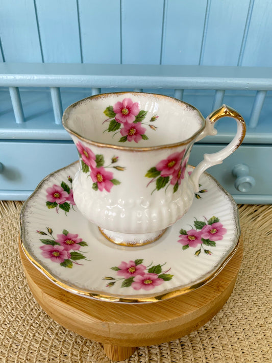 Vintage Elizabethan Fine Bone China Tea Cup and Saucer - Per