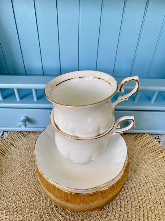 Exquisite Cambridge Garden Crisp White Teacup & Saucer