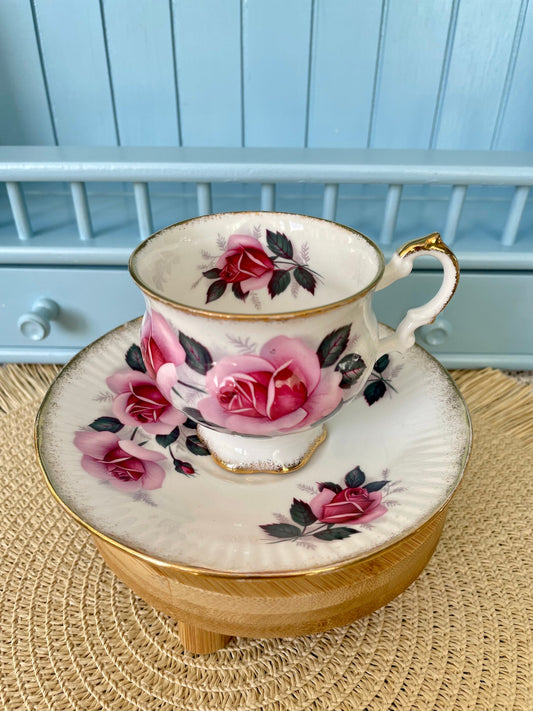 Vintage Elizabethan Fine Bone China Tea Cup and Saucer - Bri