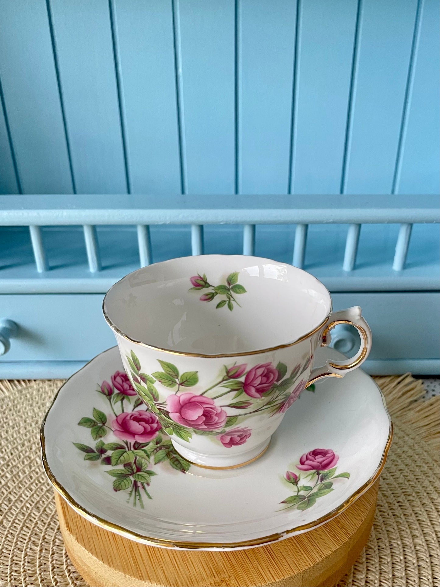 Charming Vintage Royal Vale TeaCup & Saucer
