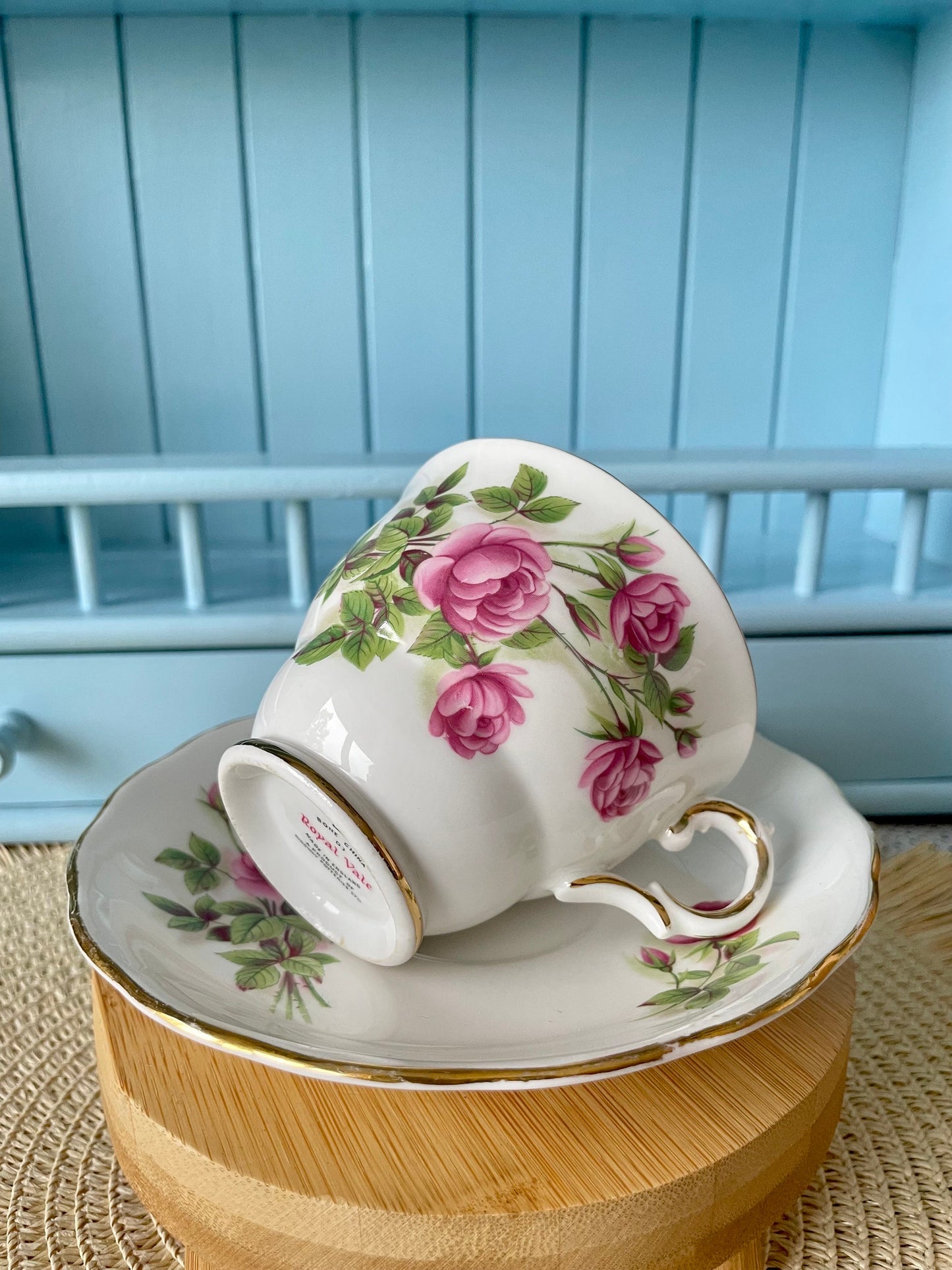 Charming Vintage Royal Vale TeaCup & Saucer