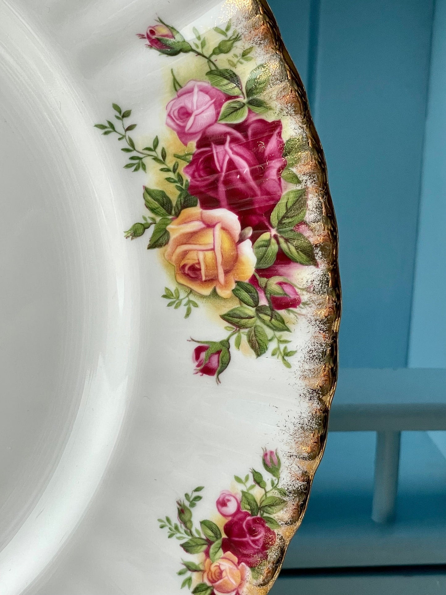 Beautiful Vintage Royal Albert Old Country Roses Dinner Plat