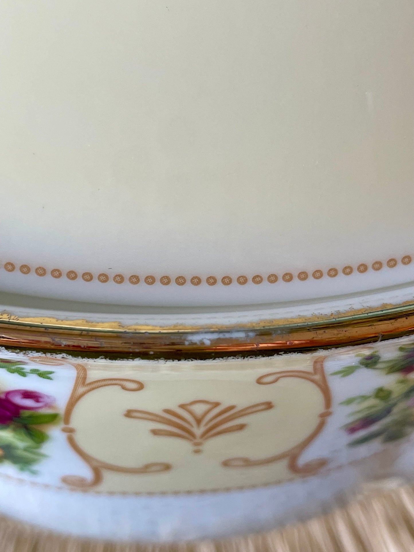 Beautiful Vintage Royal Albert "Rose Cameo Peach" Soup Turee
