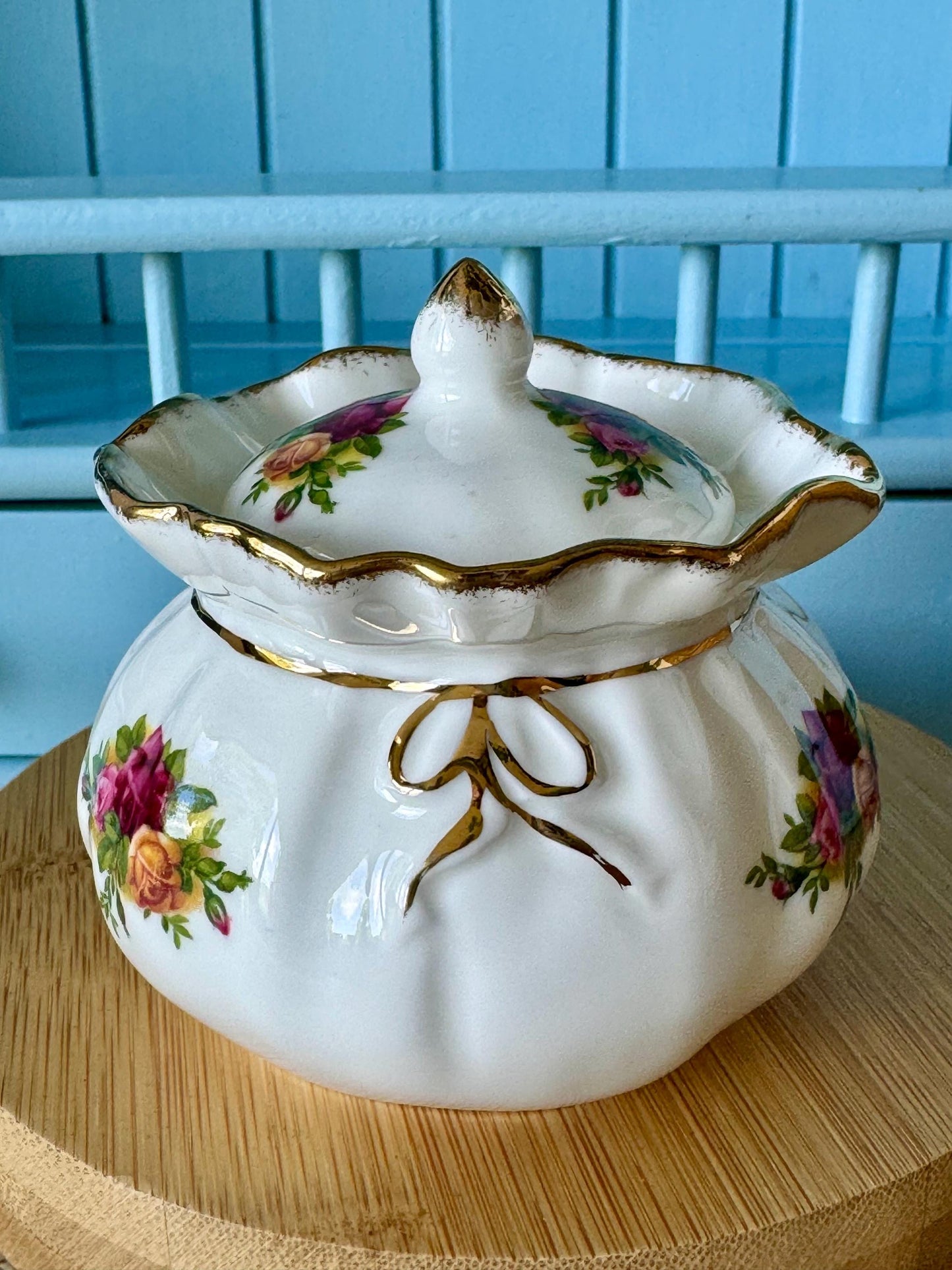 Vintage Royal Albert "Old Country Roses" Dorothy Jar