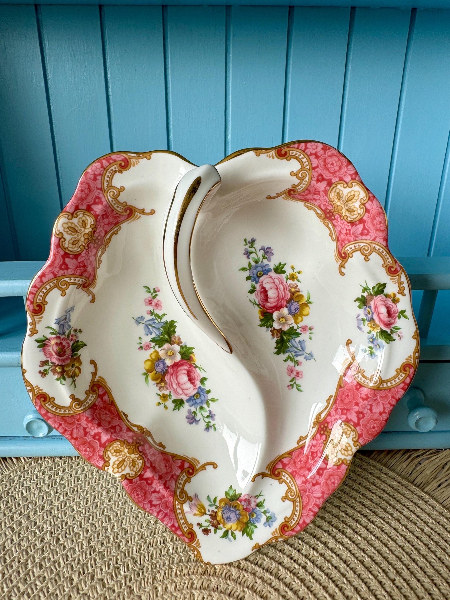Hard To Find Vintage Royal Albert 'Lady Carlyle' Leaf Shaped