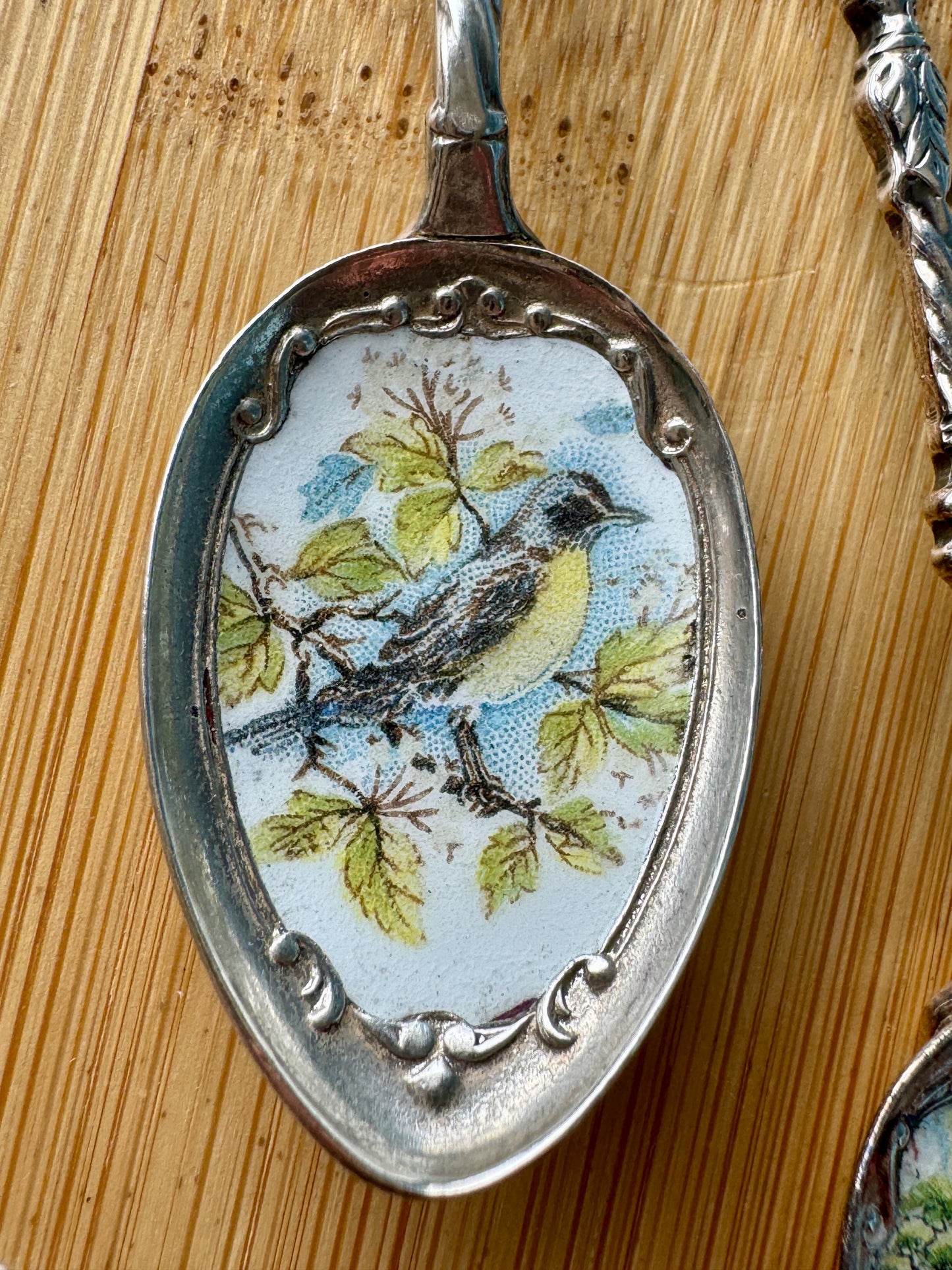 Rare Vintage Hard to Find and Very Collectible Novelty Royal