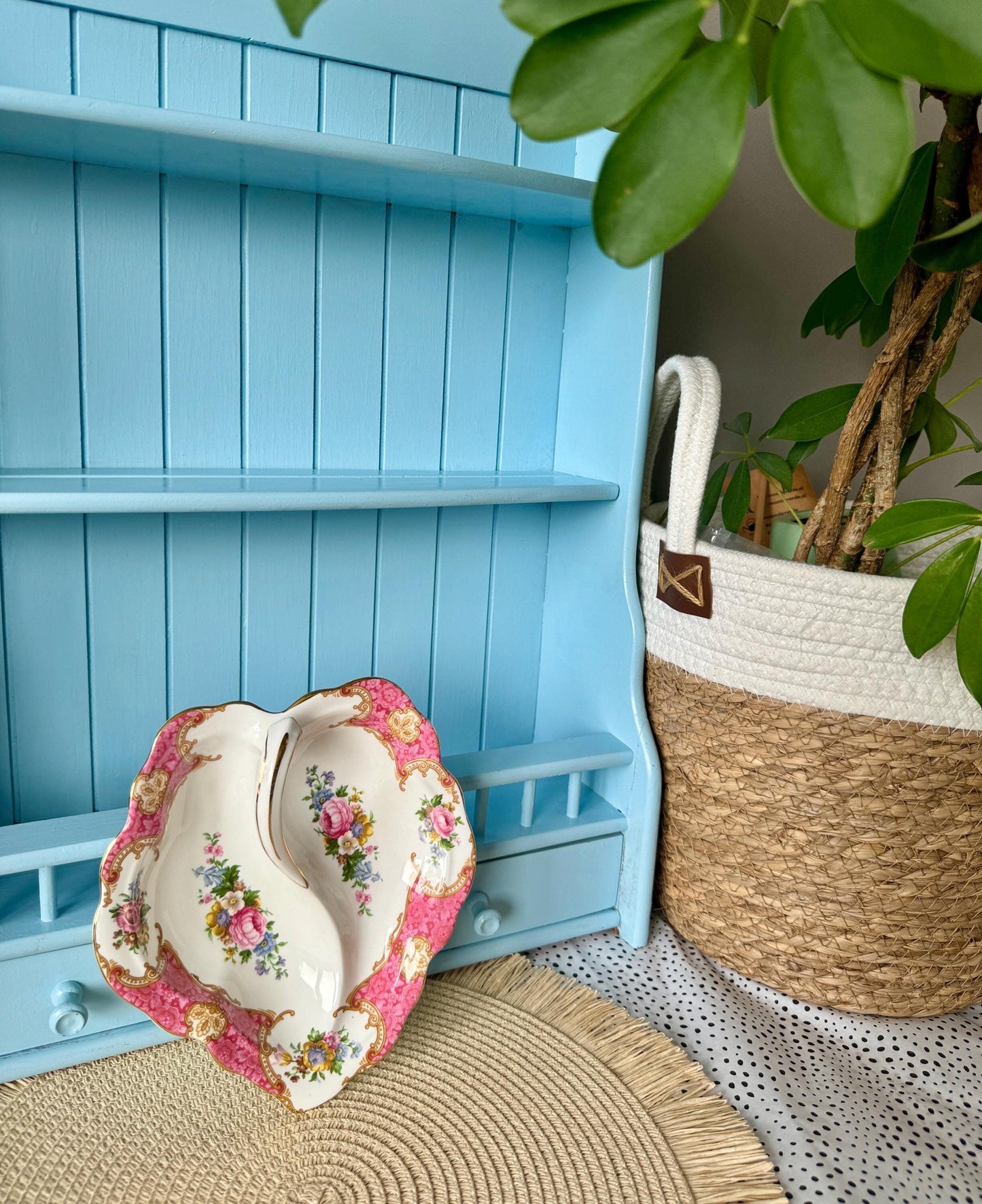 Hard To Find Vintage Royal Albert 'Lady Carlyle' Leaf Shaped