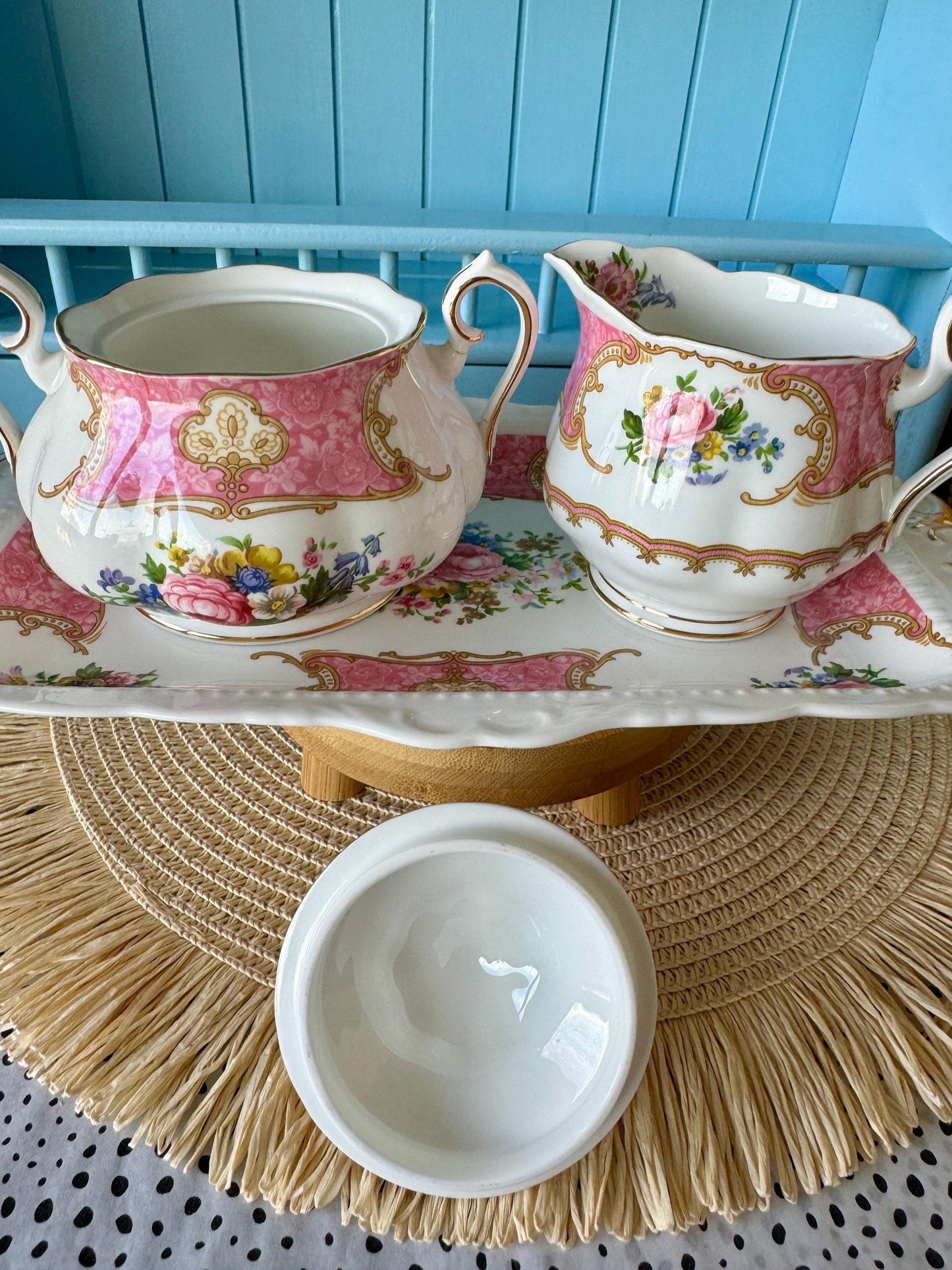 READ DESCRIPTION! Vintage Royal Albert 'Lady Carlyle' Lidded