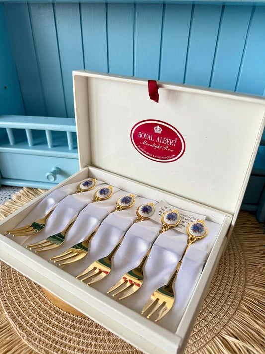 Set of 6 Vintage Hard to Find Very Collectible *Used* Royal
