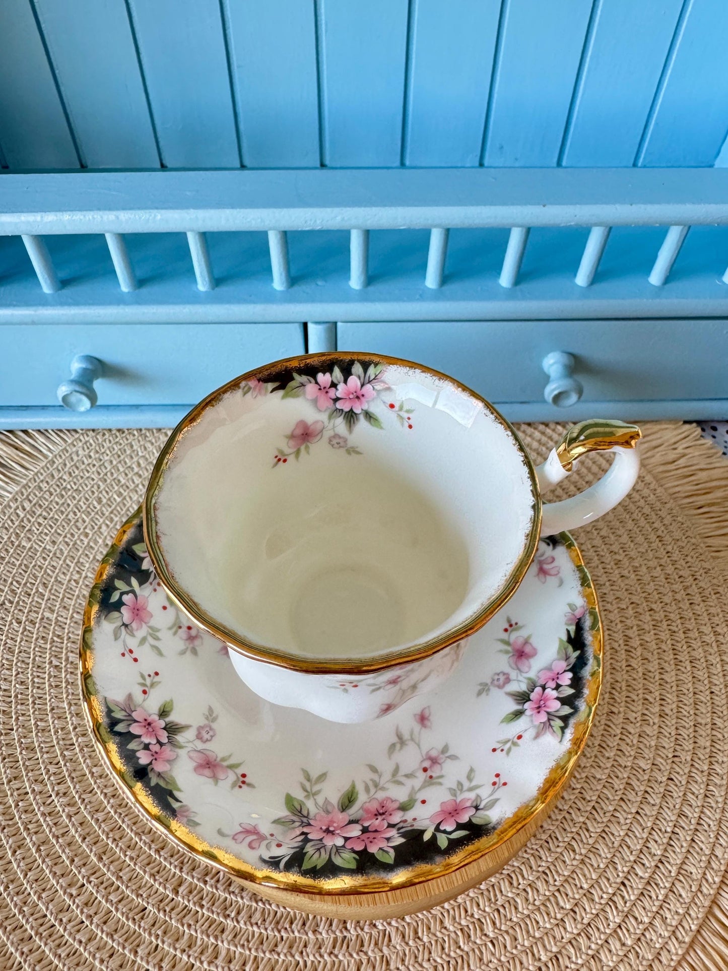 Vintage Royal Albert "Royal Choice Series" Marlborough Teacu