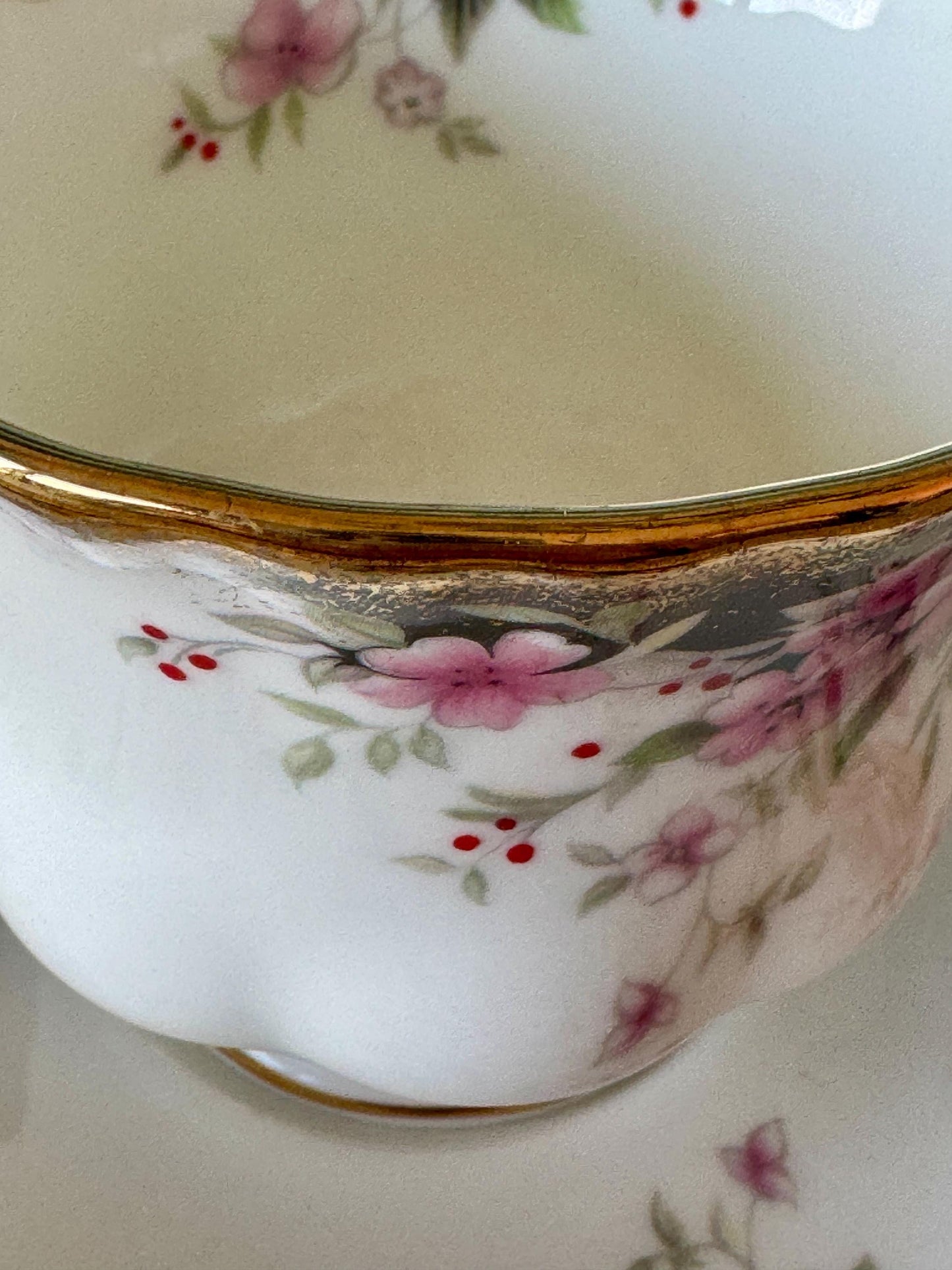 Vintage Royal Albert "Royal Choice Series" Marlborough Teacu