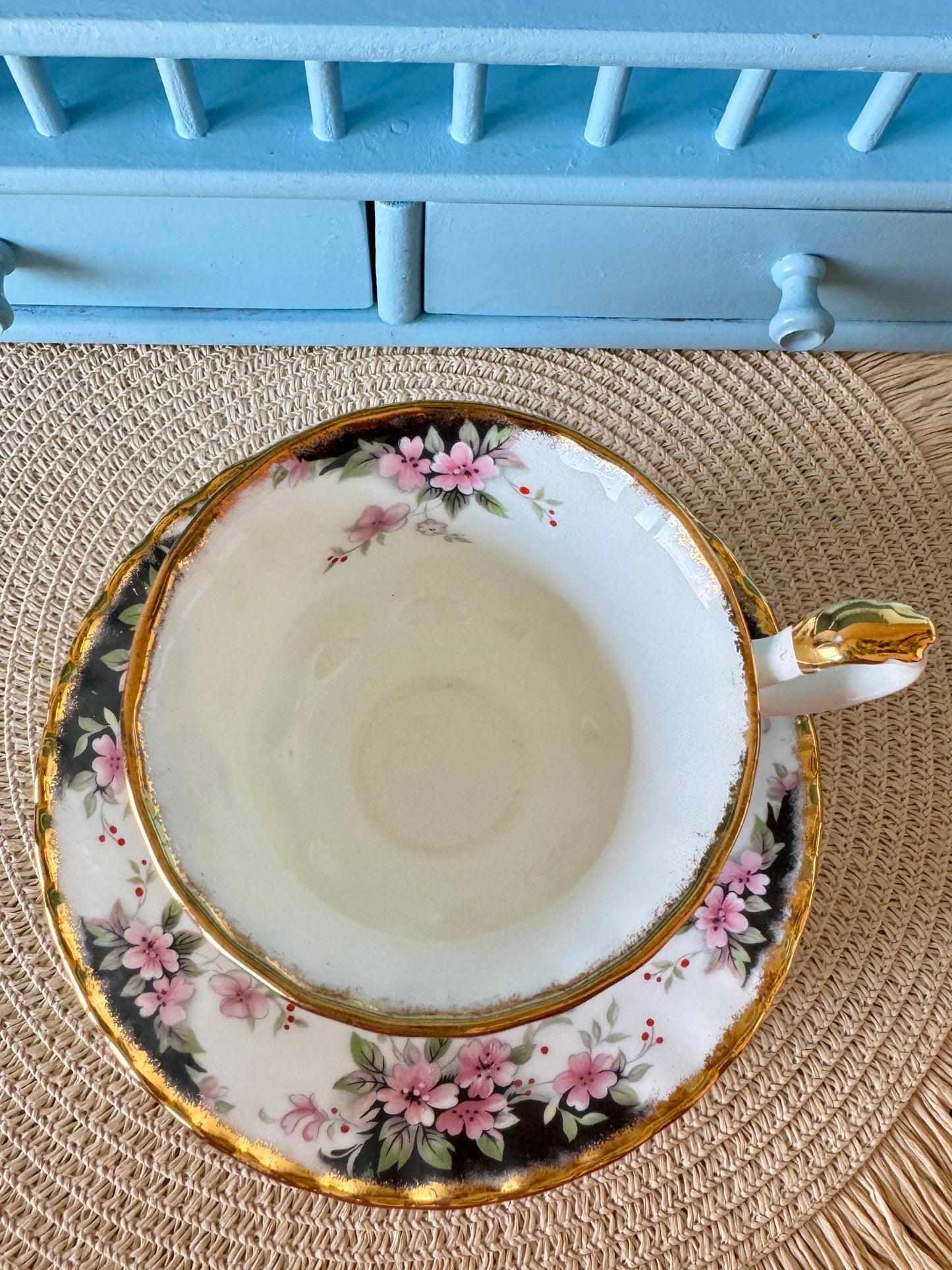 Vintage Royal Albert "Royal Choice Series" Marlborough Teacu