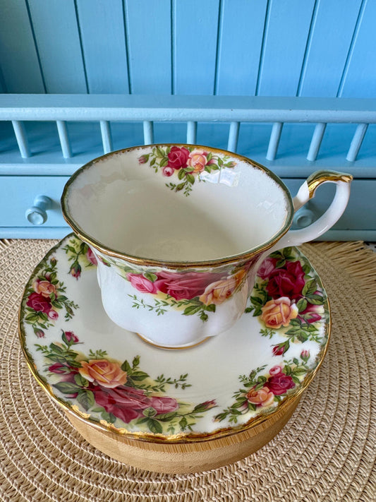 Vintage Royal Albert Old Country Roses Teacup & Saucer | Mon