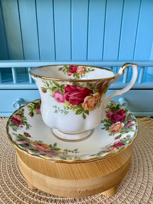 Vintage Royal Albert Old Country Roses Teacup & Saucer | Mon