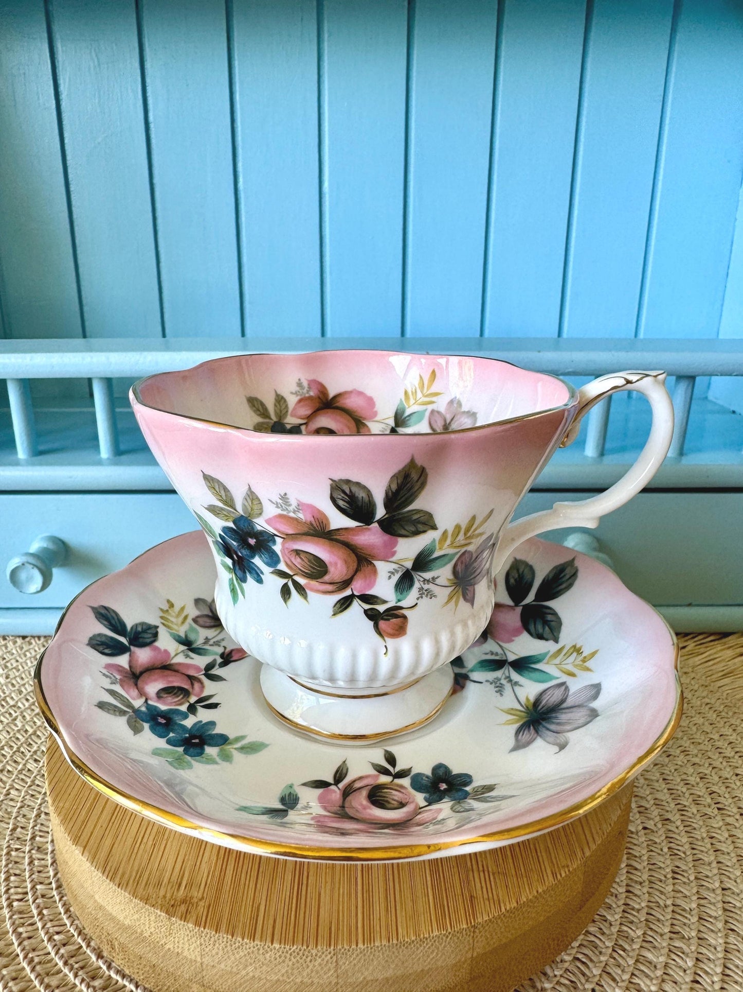 Special Item Perfect Vintage Royal Albert "Reflection Series