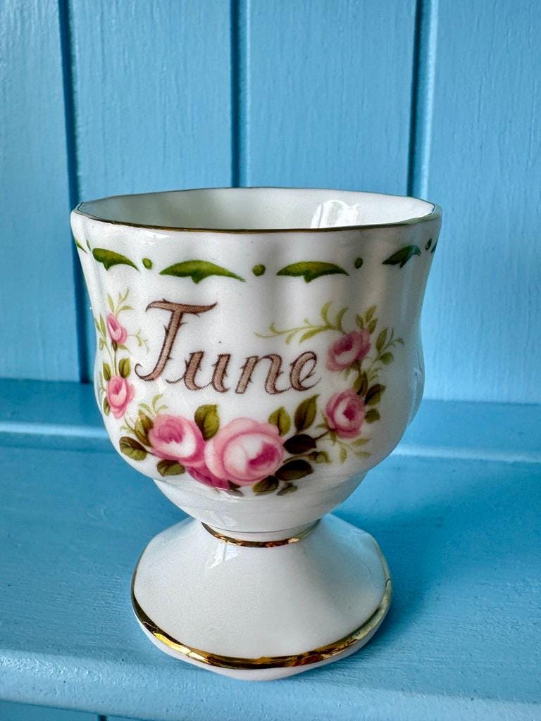 Royal Albert June Egg Cup • Flower of the Month Rose • Vinta