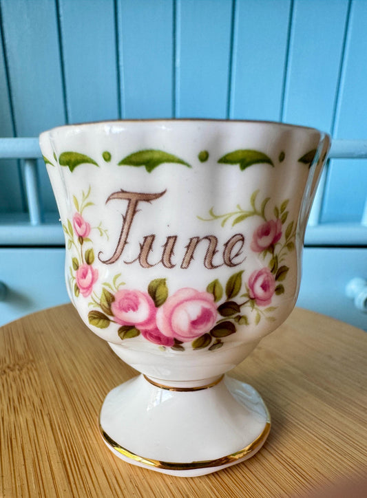 Royal Albert June Egg Cup • Flower of the Month Rose • Vinta