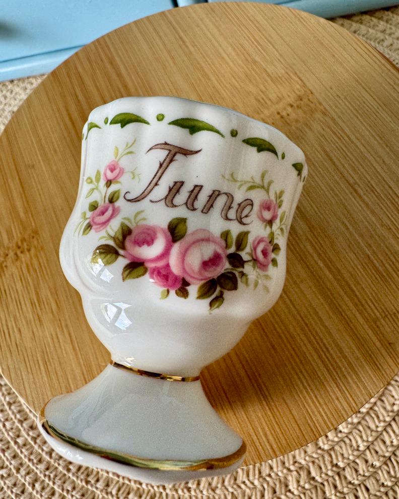 Royal Albert June Egg Cup • Flower of the Month Rose • Vinta