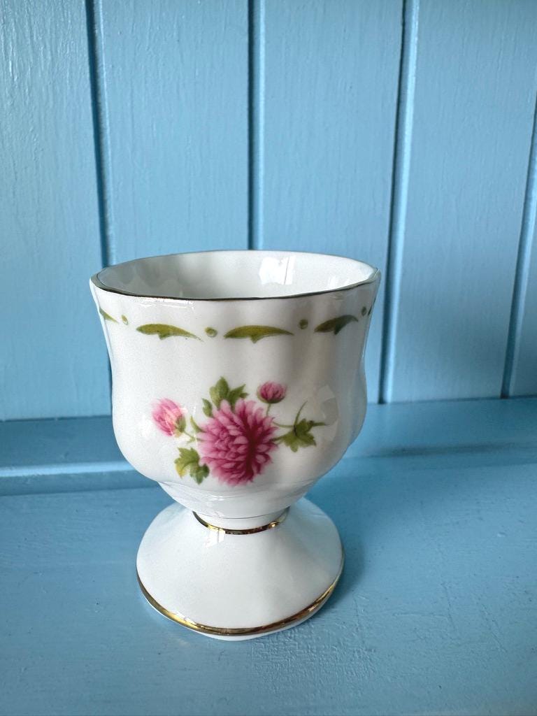 Royal Albert November Egg Cup • Flower of the Month Chrysant
